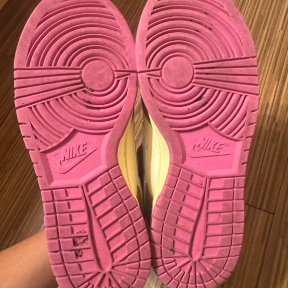 Nike Dunk Low SE - Bronzine, Coconut Milk & Playful Pink - 7.5 - Picture 6 of 6